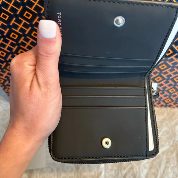 Tory Burch Britten Matte Bifold Wallet Matte Black - Picture 6 of 12